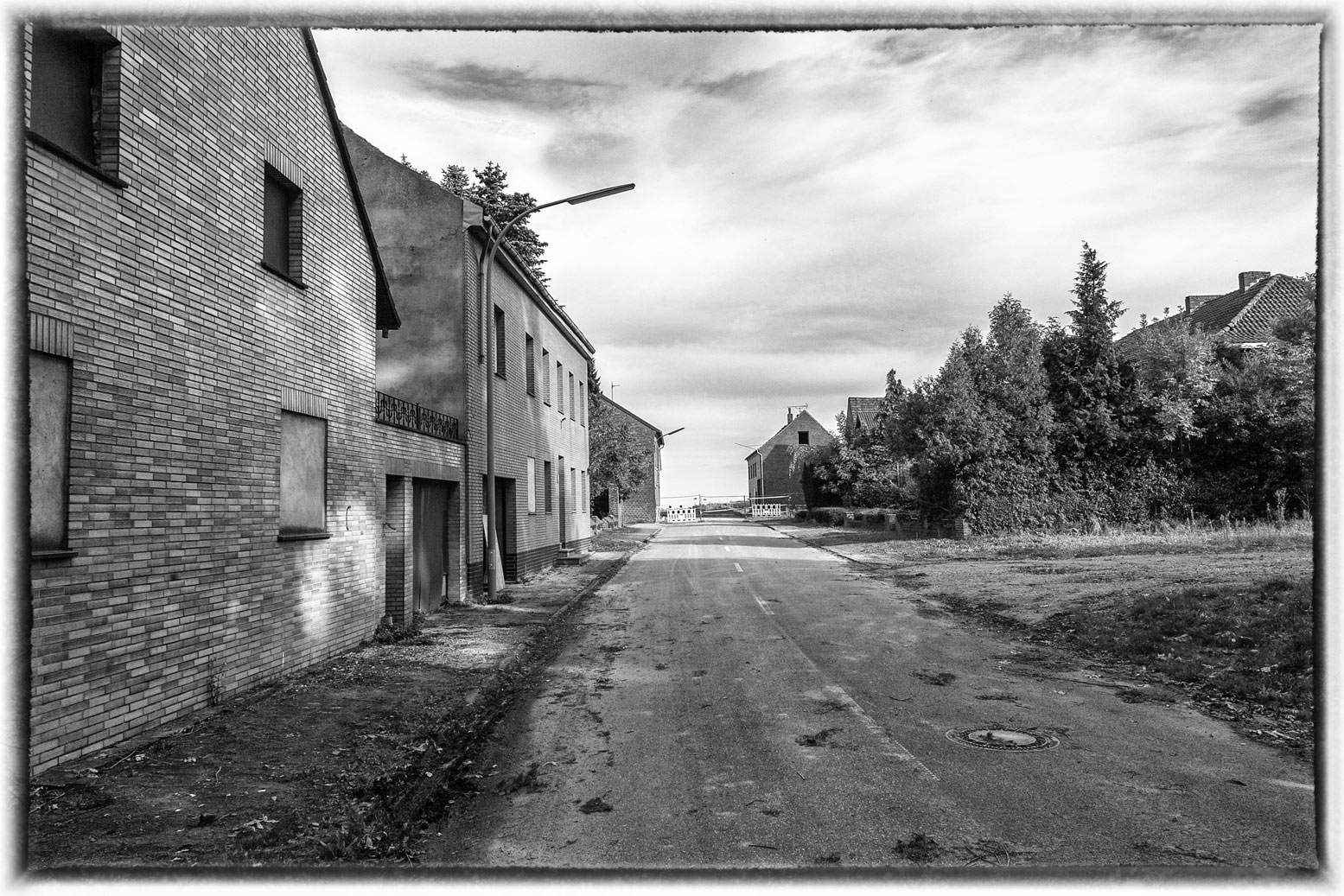 Immerath bei Erkelenz. Warten auf den Bagger.