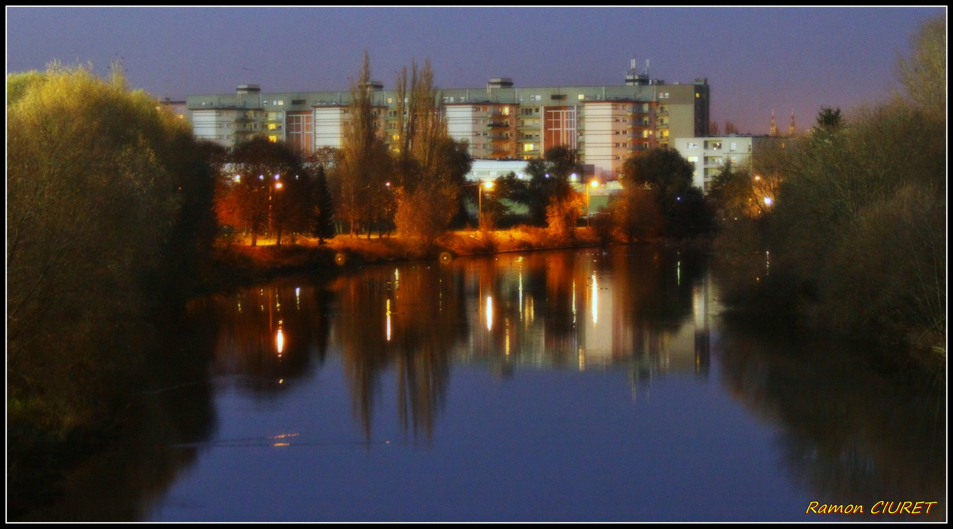 Immeubles et leurs reflets