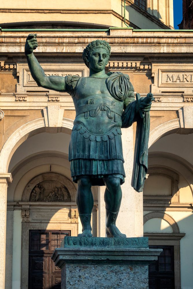 Imperatore romano Costantino, Milano