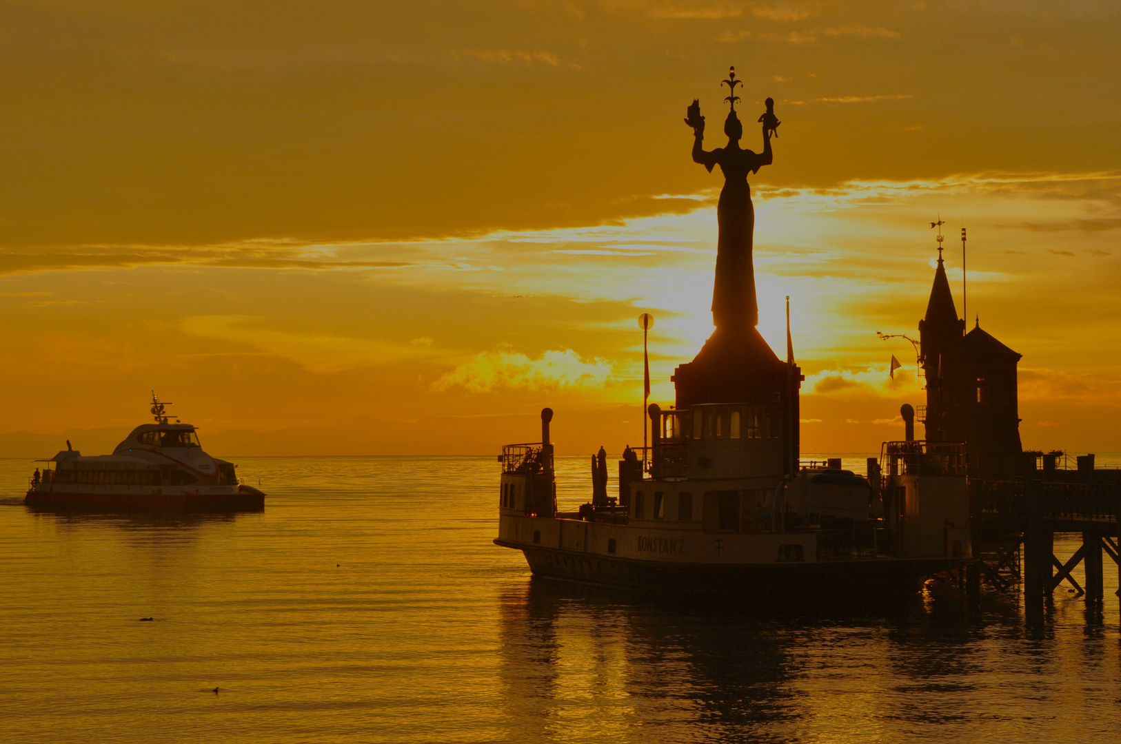 Imperia in Konstanz - Feurige Stimmung am Morgen