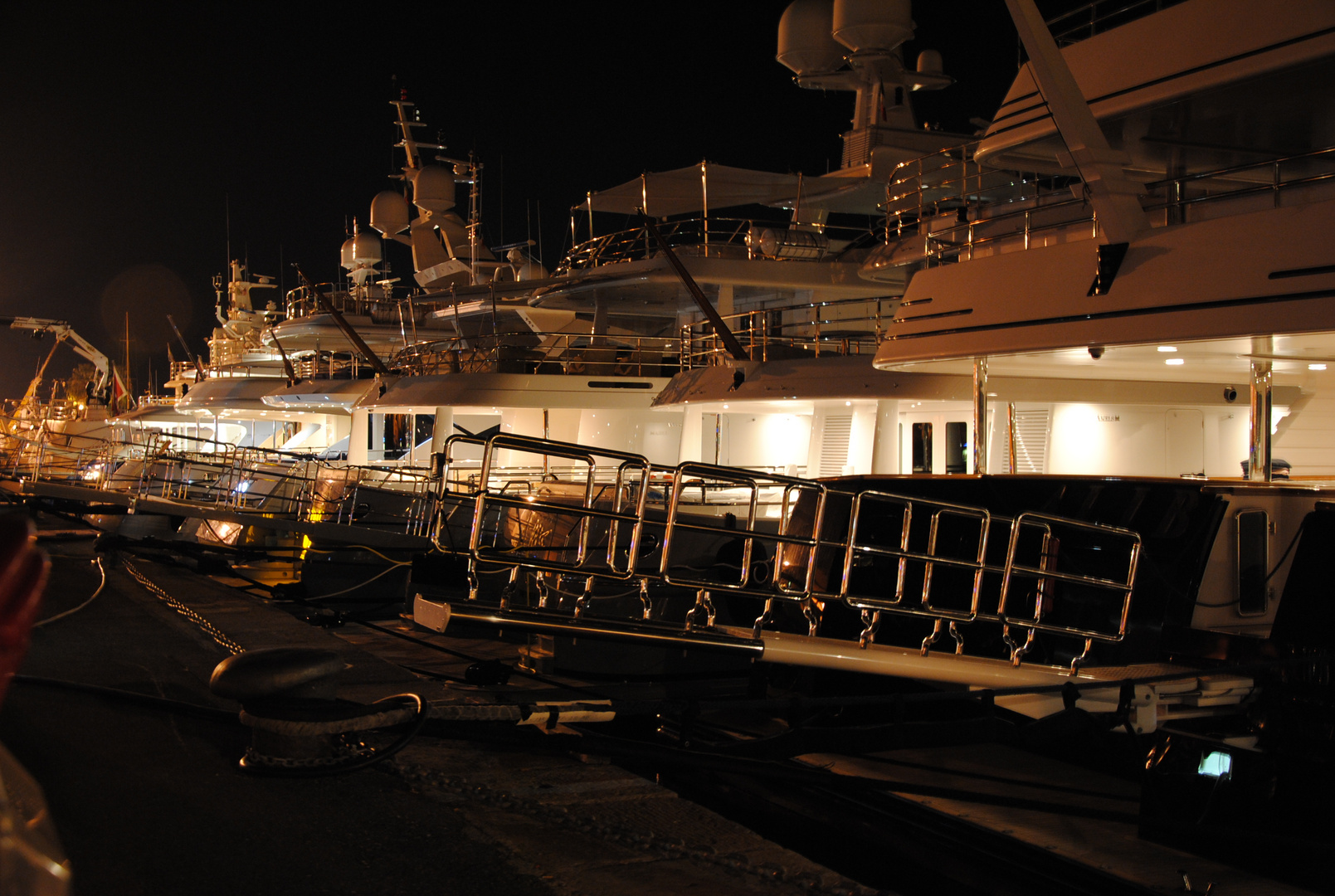 Imperia Nachts am Hafen
