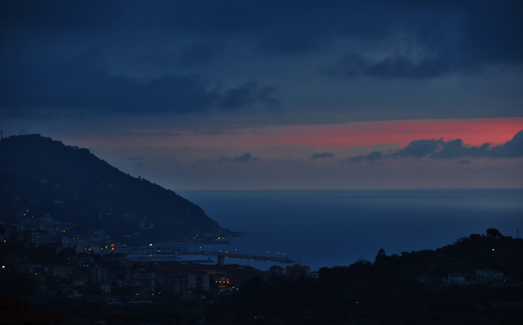 Imperia vor Sonnenaufgang