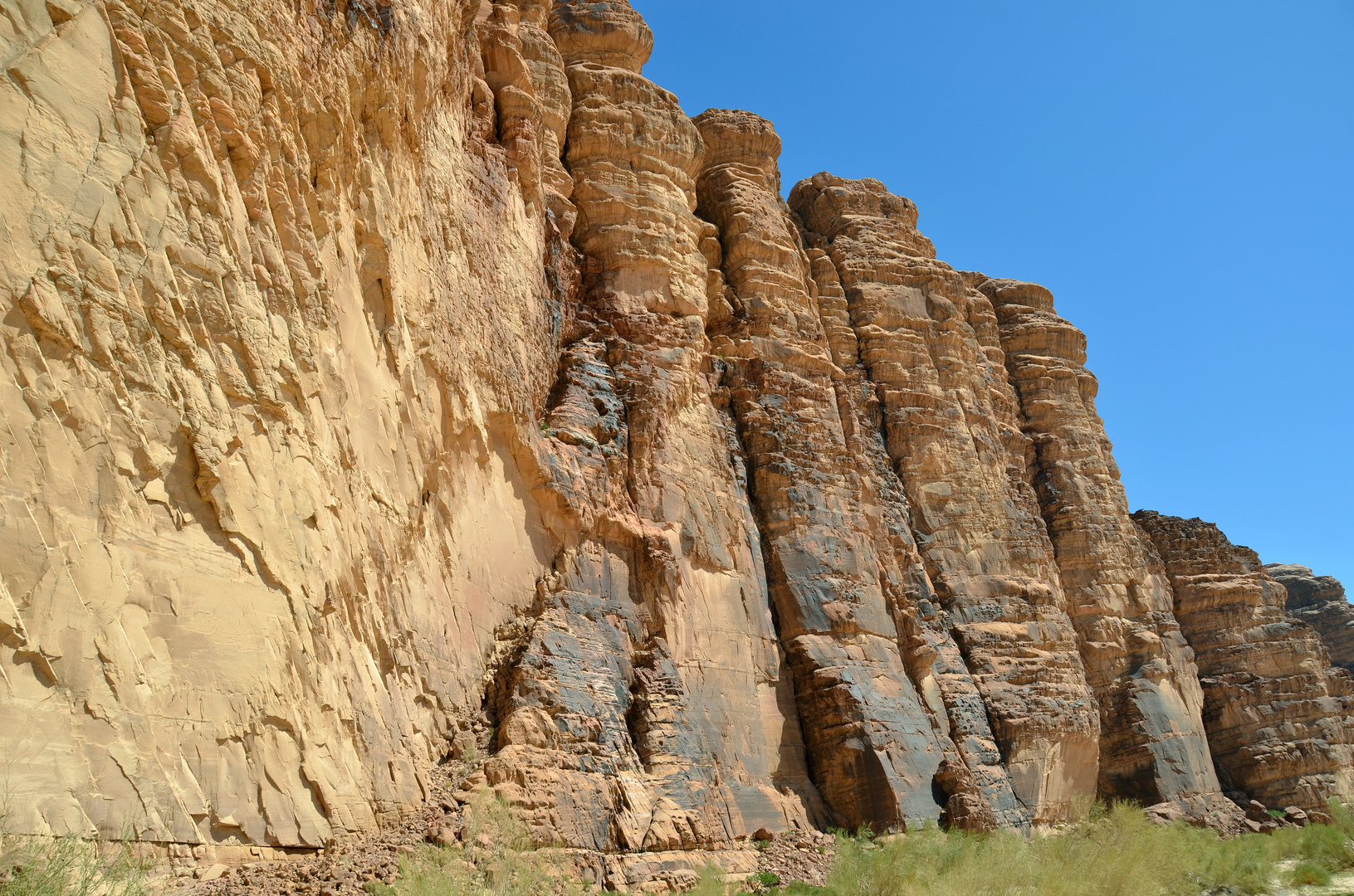 Imposante Felsformation im Wadi Rum