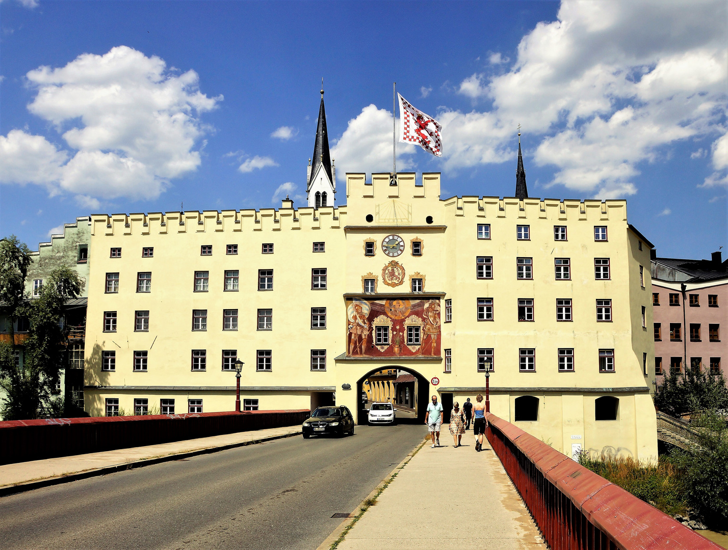 Imposantes Eingangstor zur Altstadt von Wasserburg am Inn