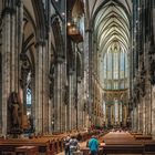 Imposantes Kirchenschiff im Kölner Dom