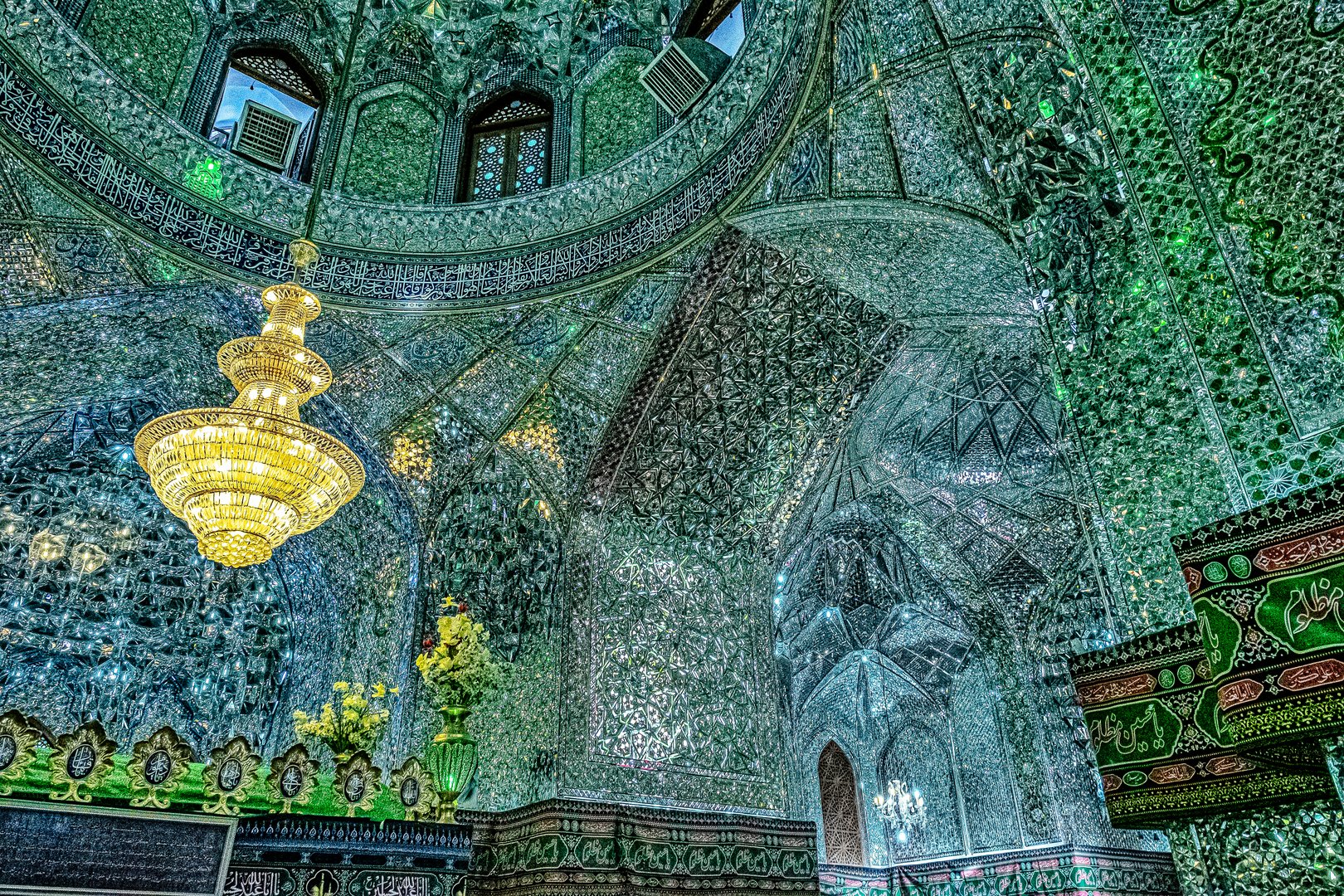 Impression aus der Moschee Shah Tscheragh