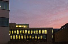 Impression de Cambridge  --  Lignes et lumières au crépuscule 