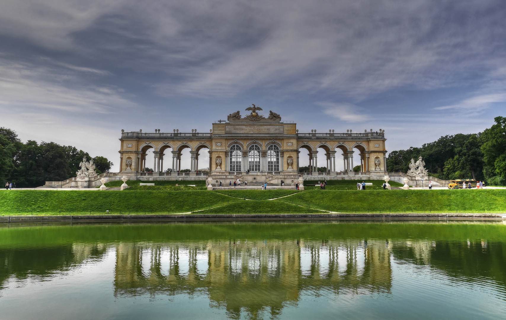 Impression vom Schloss Schönbrunn Foto & Bild | wolken, schloss, hdr