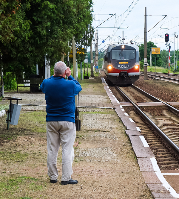 IMprESSIONEN (44): Einfahrt EN 57-2044