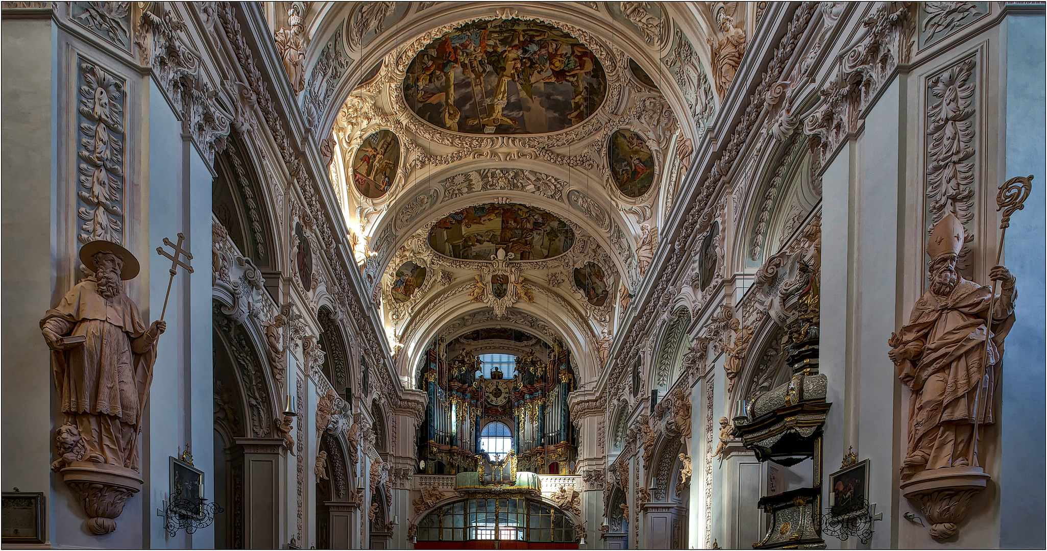 *** Impressionen aus der Basilika St. Johannes Evangelist in Waldsasssen ***