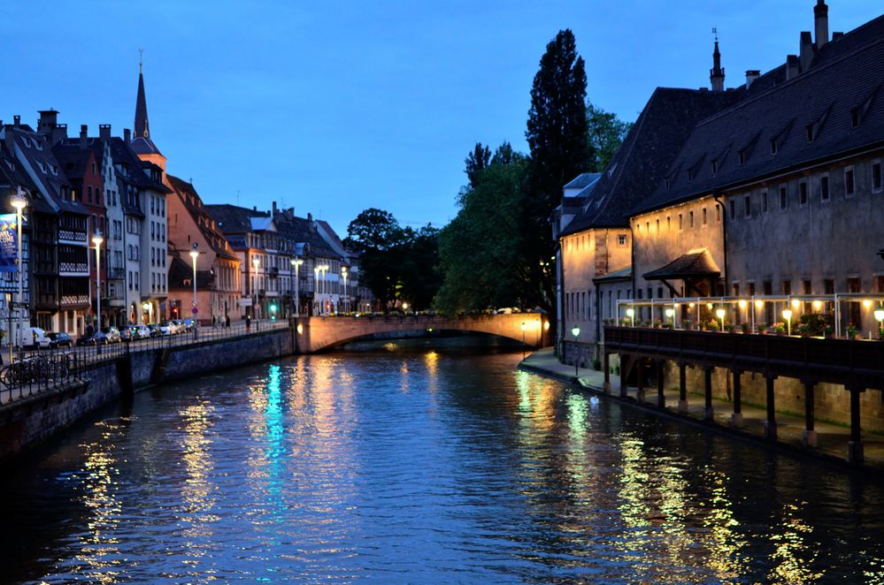 Impressionen aus Straßburg - Blauen Stunde am Quai Saint Nicolas