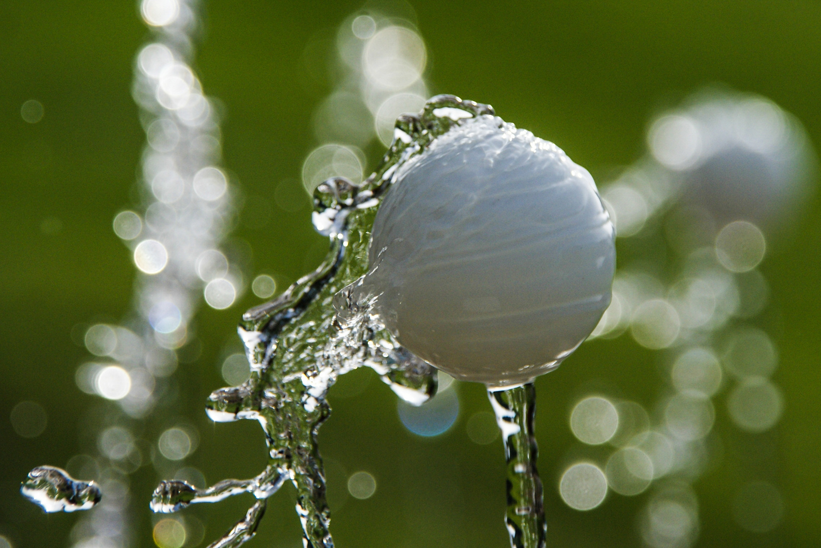 Impressionen mit Kugel und Wasser