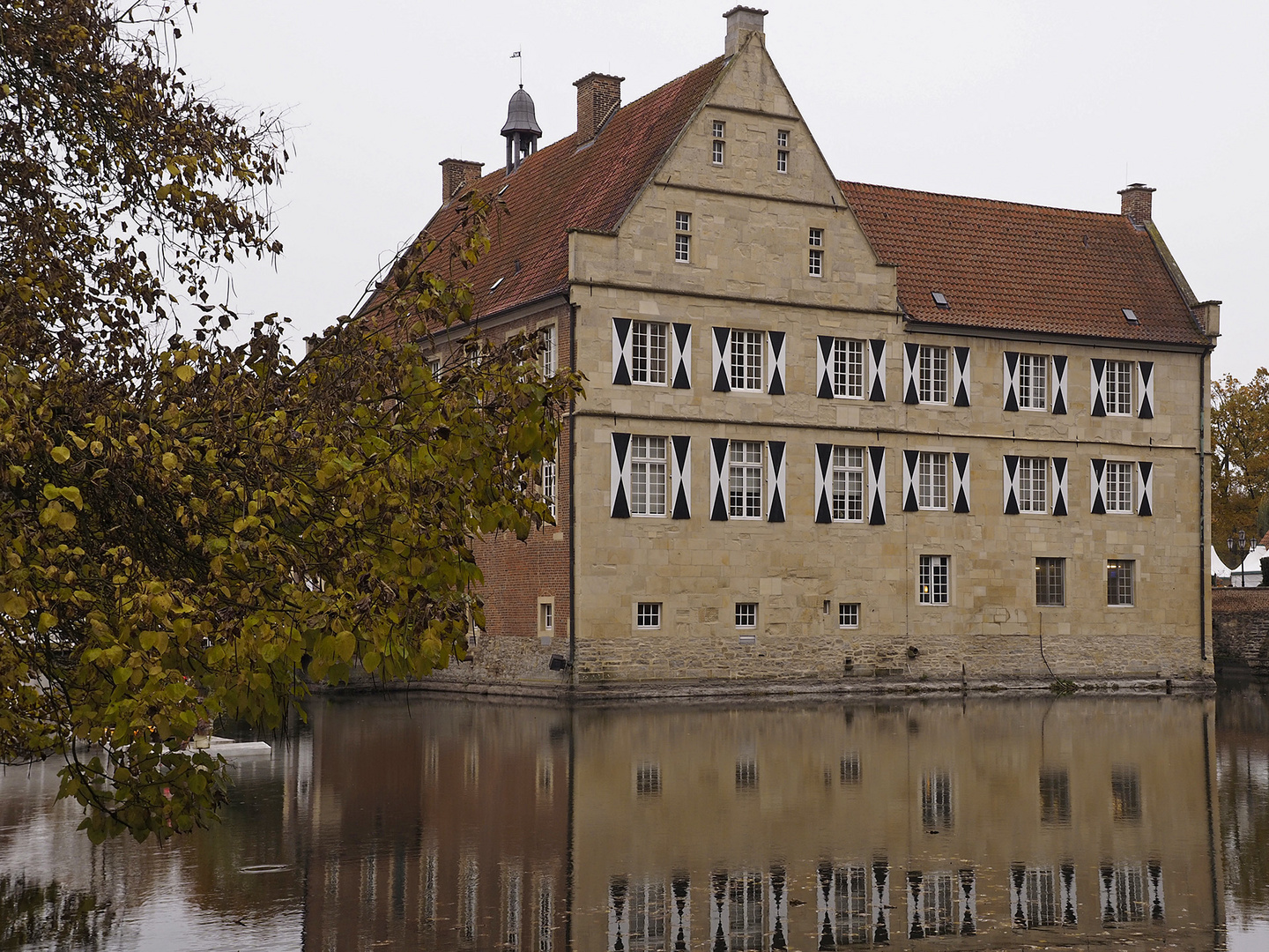 Impressionen vom Herbstmarkt im Park von Wasserschloss Hülshoff ...