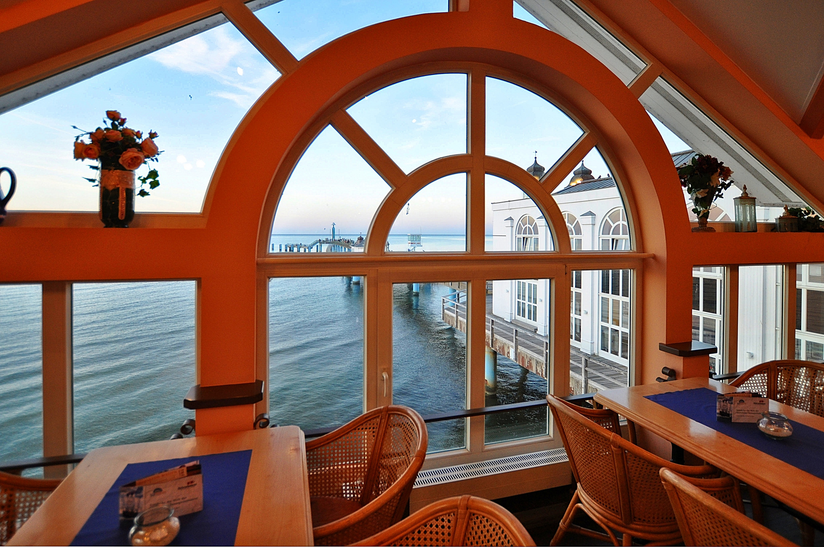 Impressionen vom Restaurant der Seebrücke Sellin - Blick aus dem linken Obergeschoss- I