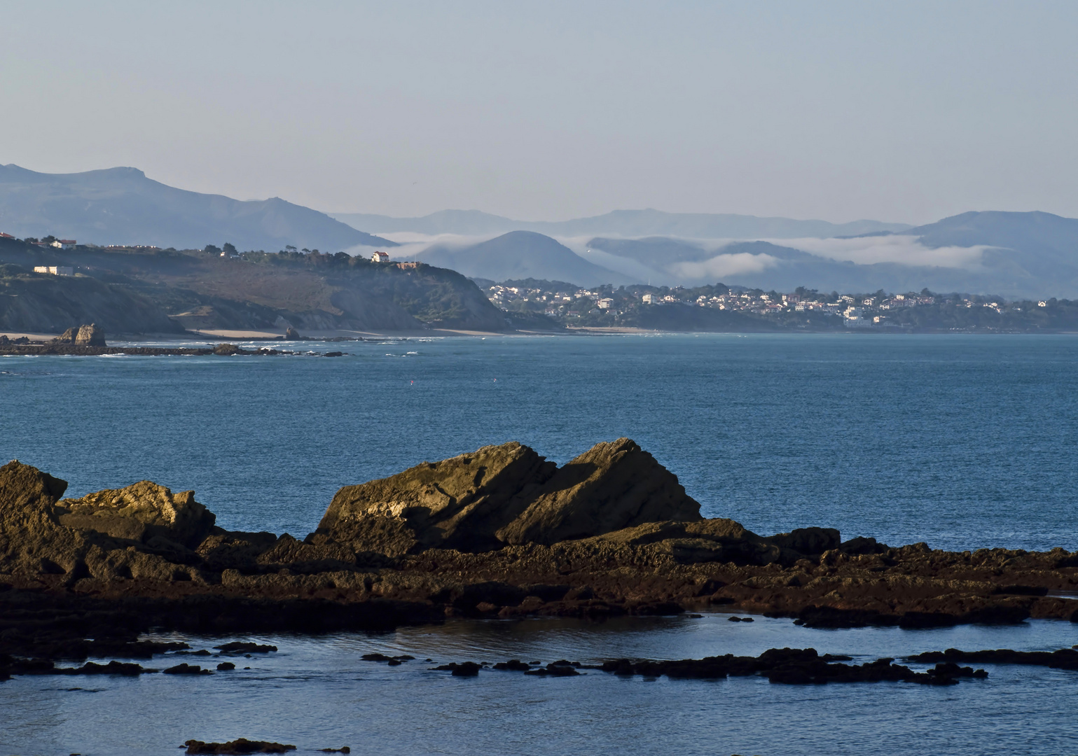 Impressions de Biarritz 14 - Vue vers le Sud, Pyrénées et l’Espagne à partir du Rocher de la Vierge