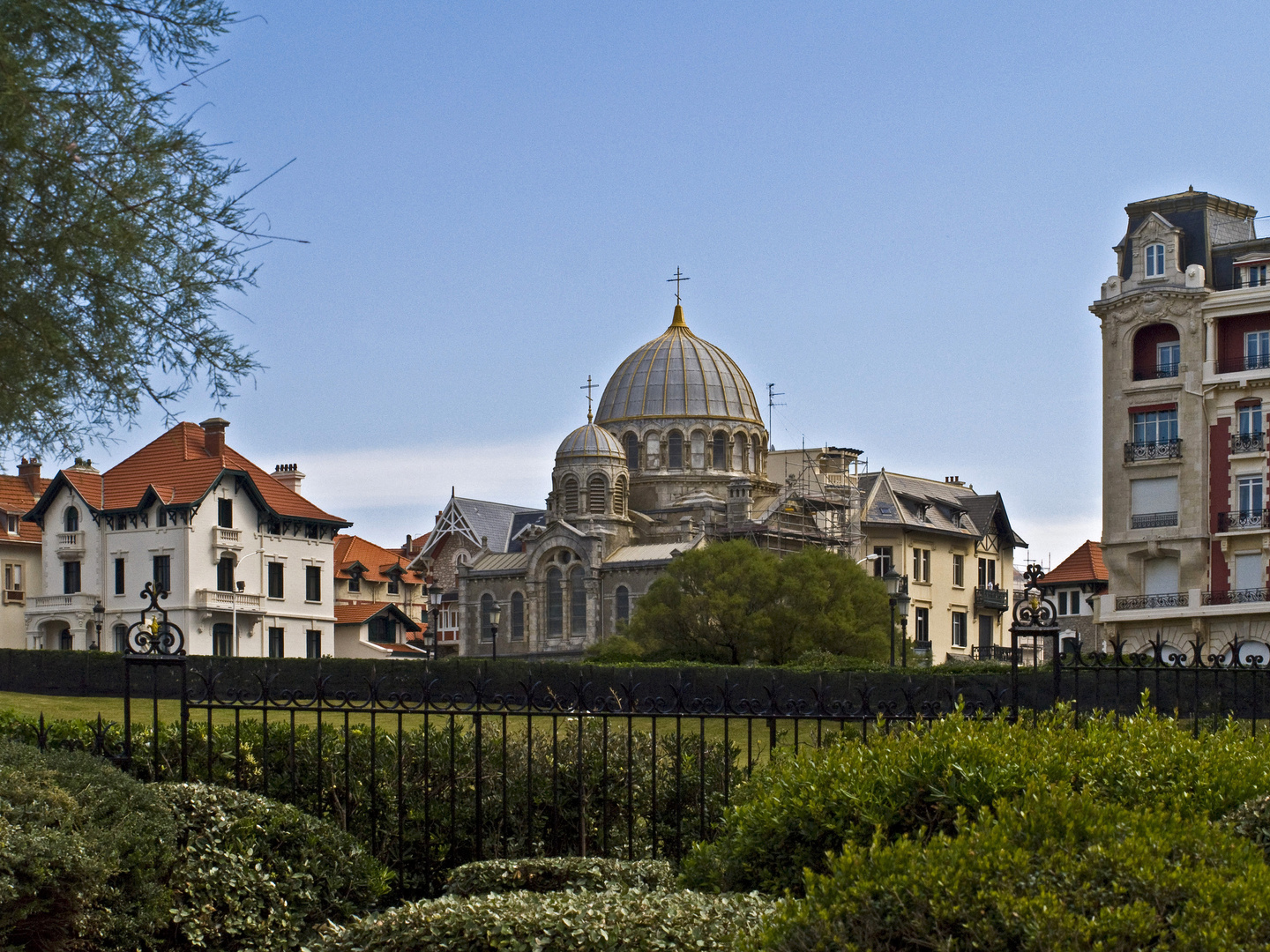 Impressions de Biarritz 26 -- Vue sur l’Avenue de l’Impératrice et l’Eglise orthodoxe