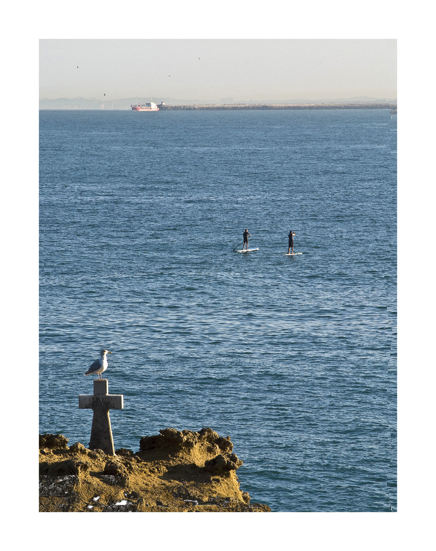 Impressions de Biarritz 28 -- Embarcations légères et lourde dans la baie…