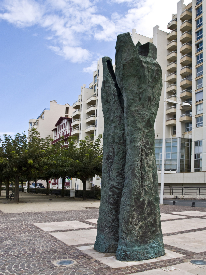 Impressions de Biarritz 37 -- L'arbre-main de Magdalena Abakanowicz…