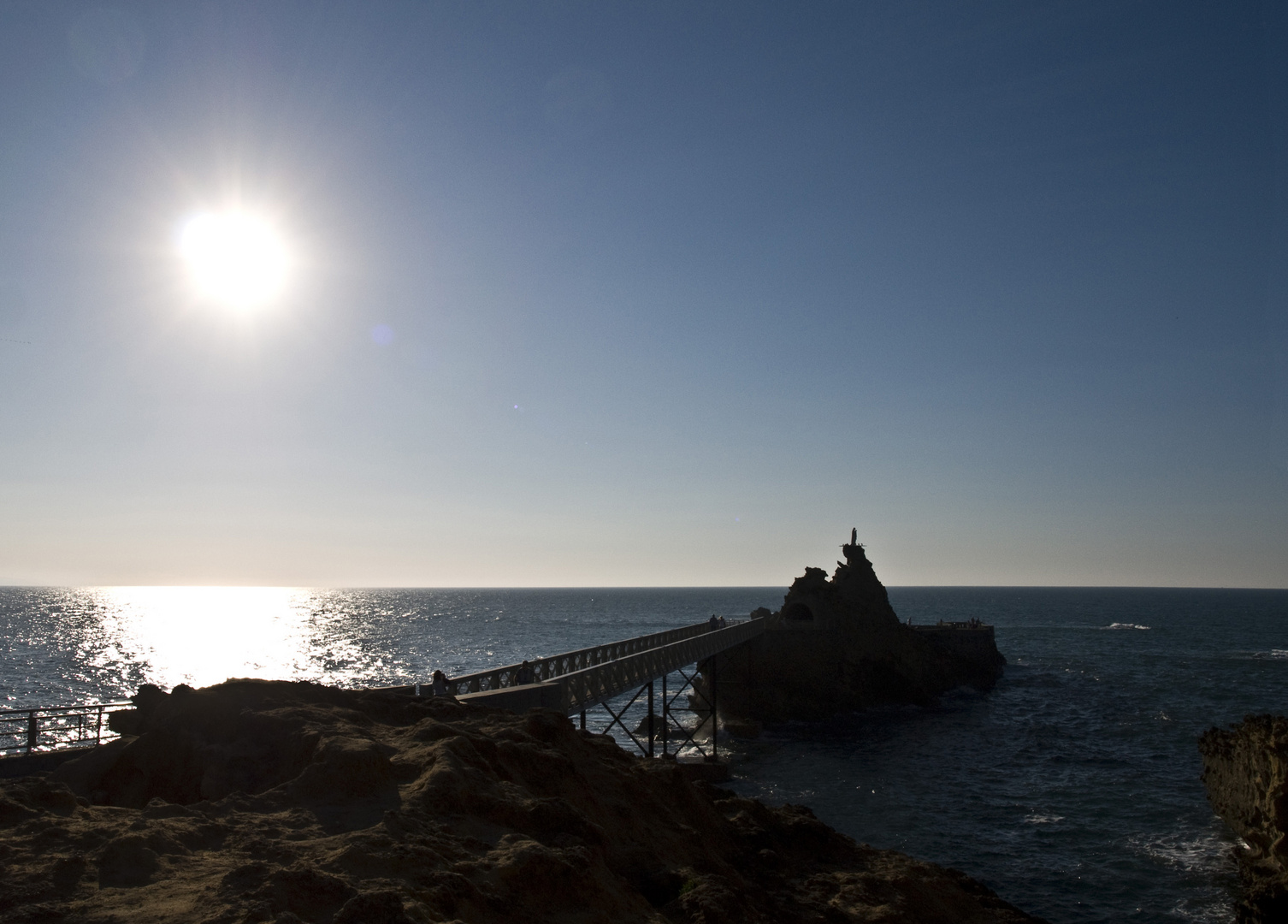 Impressions de Biarritz 41 -- Contre-jour sur le Rocher de la Vierge