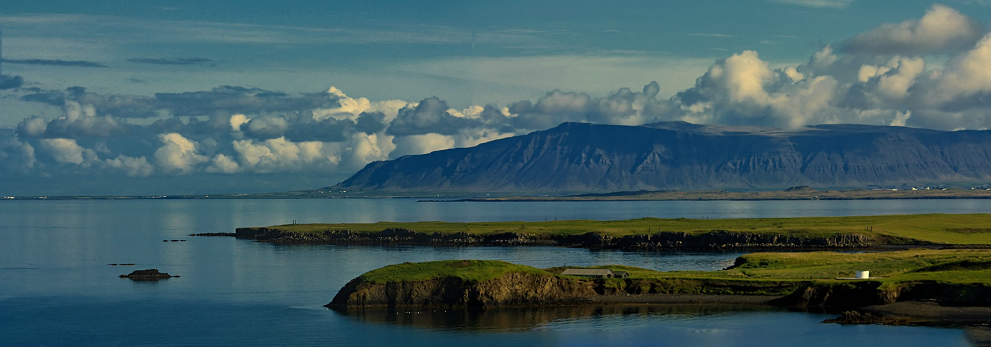 Impressions of Island  Reykjavik - Einfahrt in den hafen