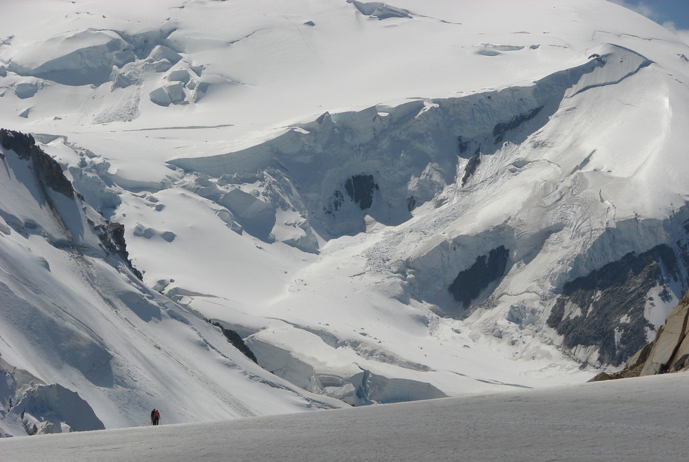 impressive glacier makes the mountaineers look tiny