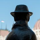 imre nagy schaut auf das parlament