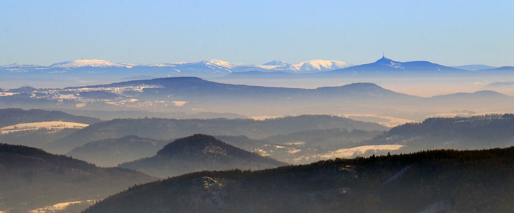 In 4 Tagen ist Jahresjubiläum dieser Sicht über 120 km  zum Riesengebirge...