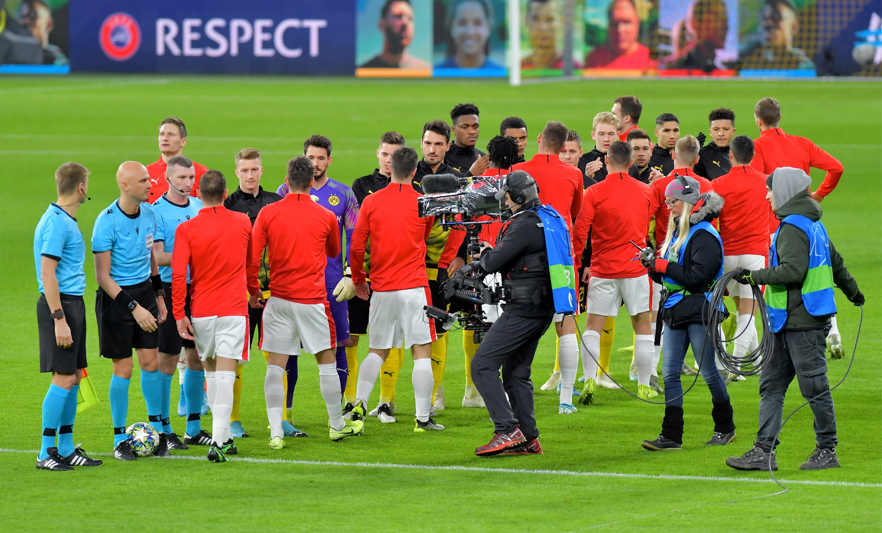 In aller Freundschaft Foto & Bild | sport, ballsport, fußball Bilder ...