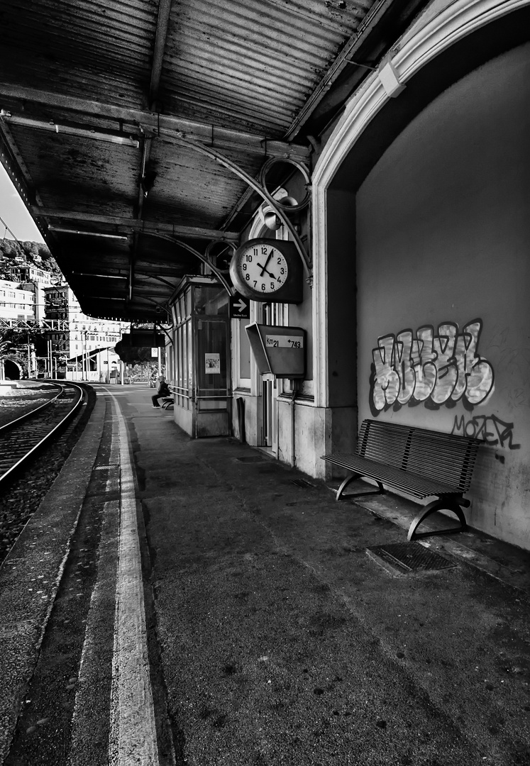 in attesa di un treno