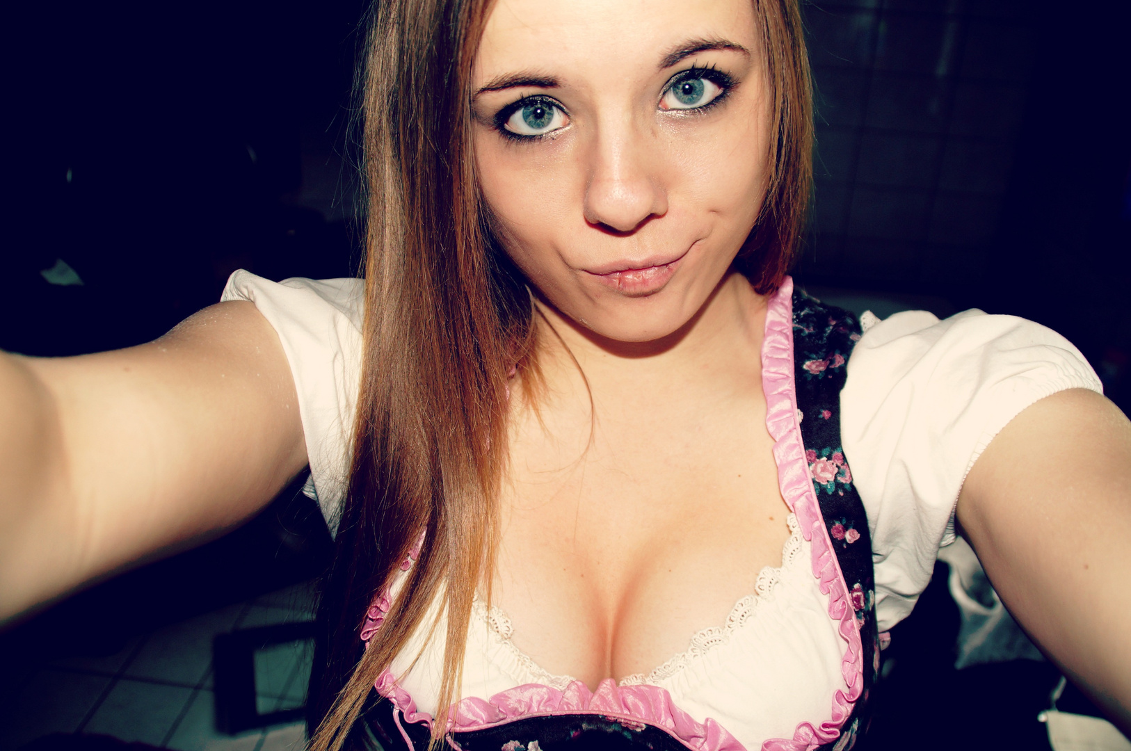 In bayern zoagt ma woas ma hoat! (P.S.: bei 3/4 aller Frauen mit Dirndl ist die gefaked...!)