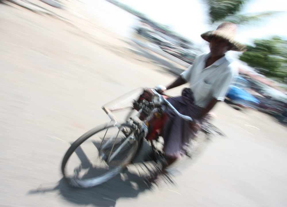 in bici a yangon