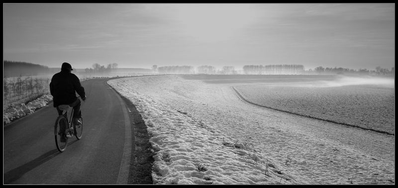 in bici sull'argine