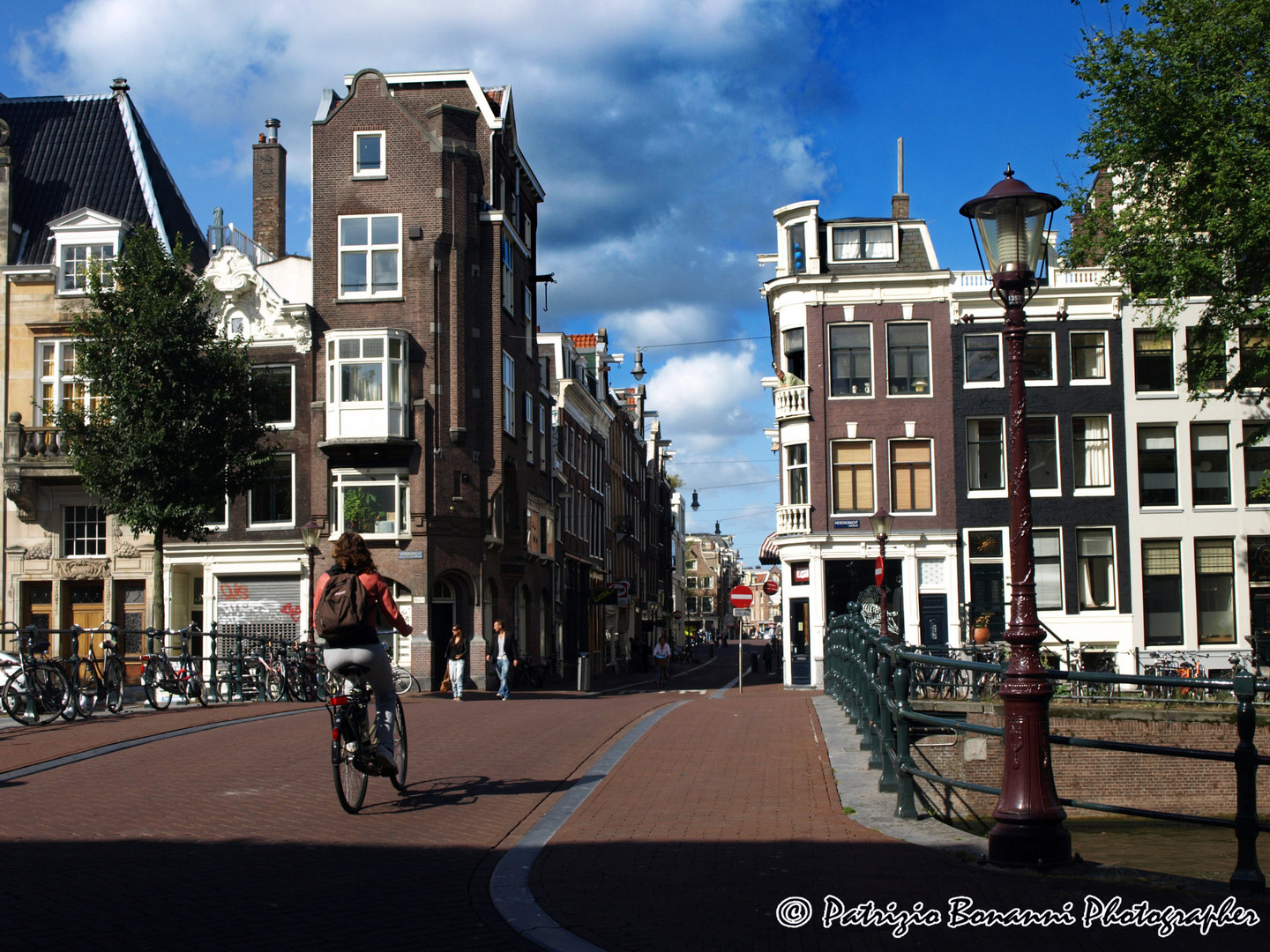 In bici tra i canali di Amsterdam!