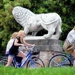 In bici tra i leoni