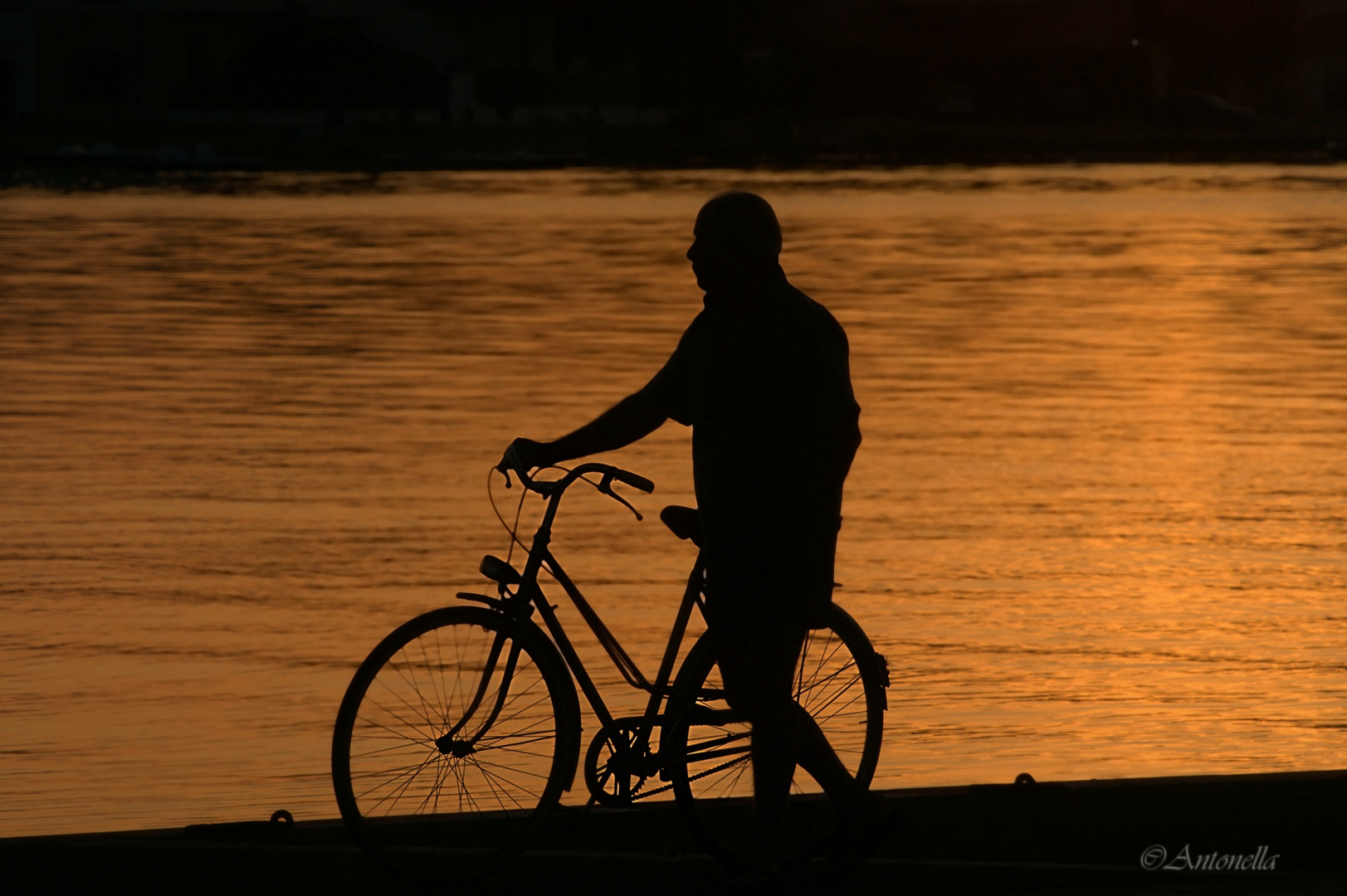 In bici....alle prime luci :-)