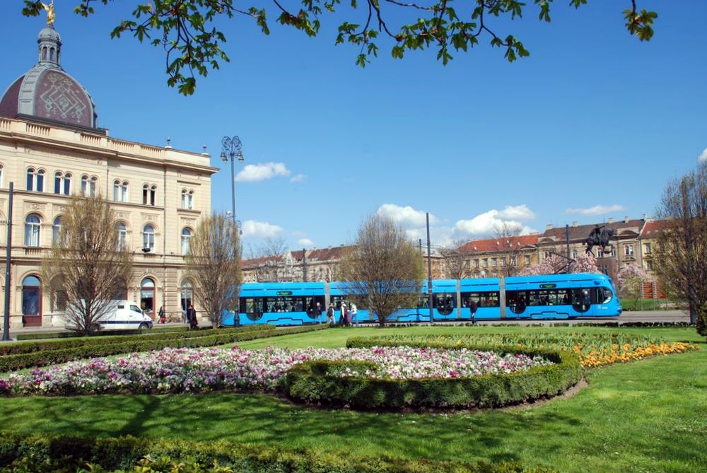 In blauer Bahn durch´s grüne Zagreb
