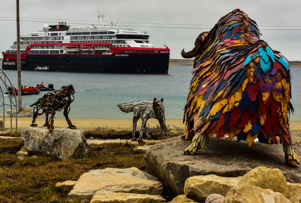 In Cambridge Bay.                     ..DSC_2580