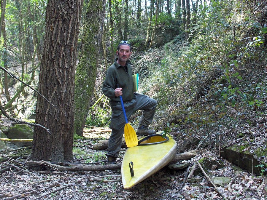 In canoa nel bosco.....