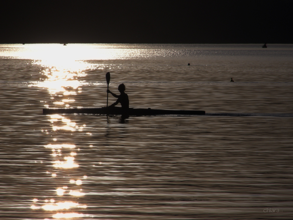 In canoa sul lago