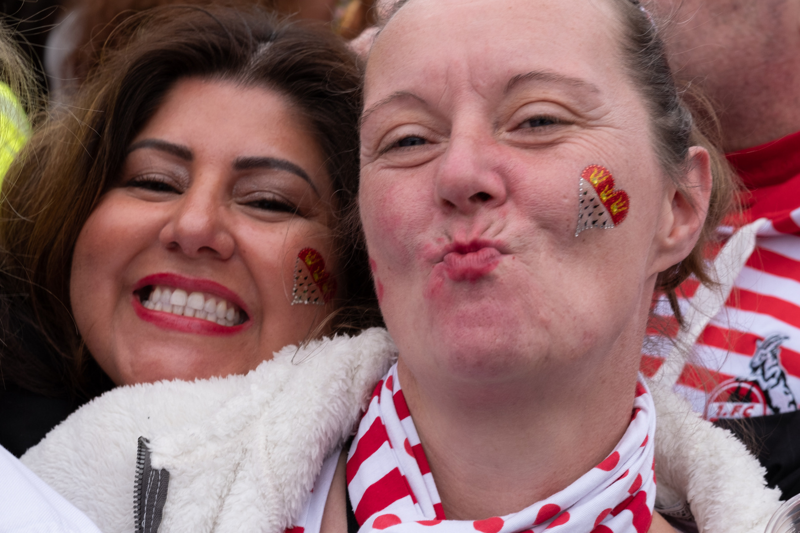 in cologne they kiss on main street