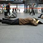 In Deckung - neulich auf dem Berliner Hauptbahnhof