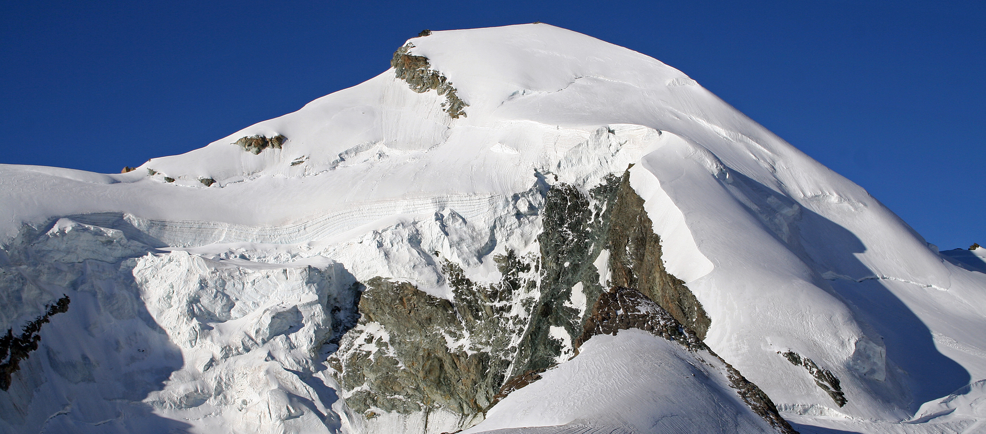 In dem für mich besonderen Alpenjahr 2007 ist dieses Bild vom 4027 m hohen Allalinhorn entstanden...