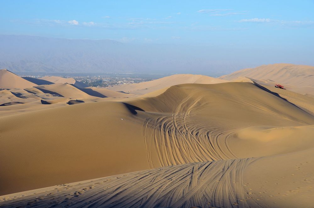 In den Dünen um Huacachina im Süden von Peru