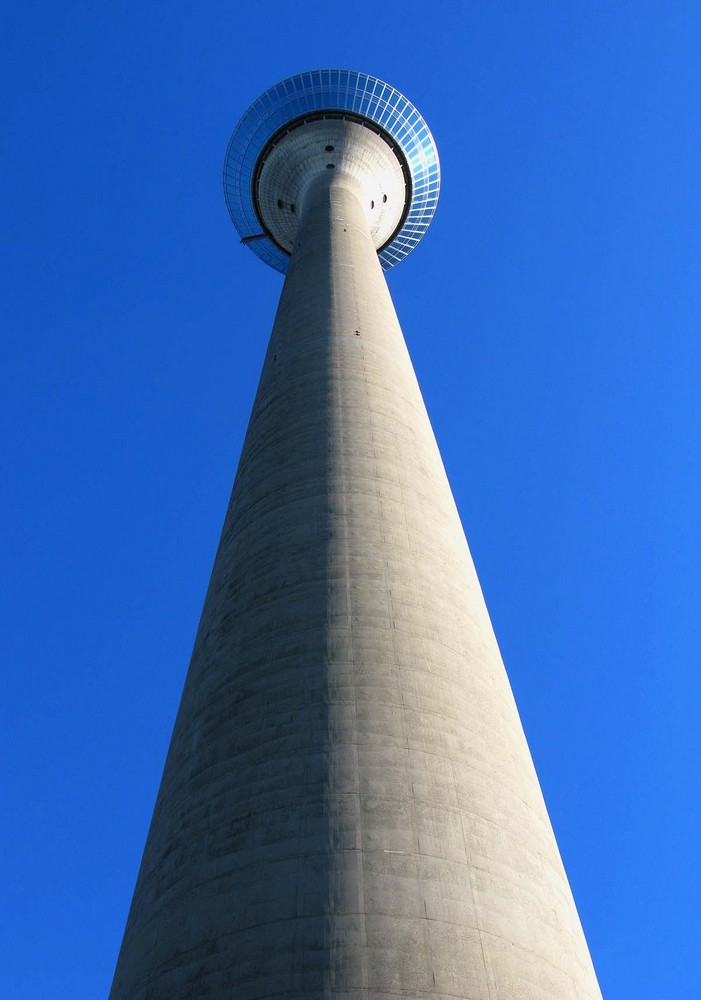 In den Düsseldorfer Himmel gewachsen.