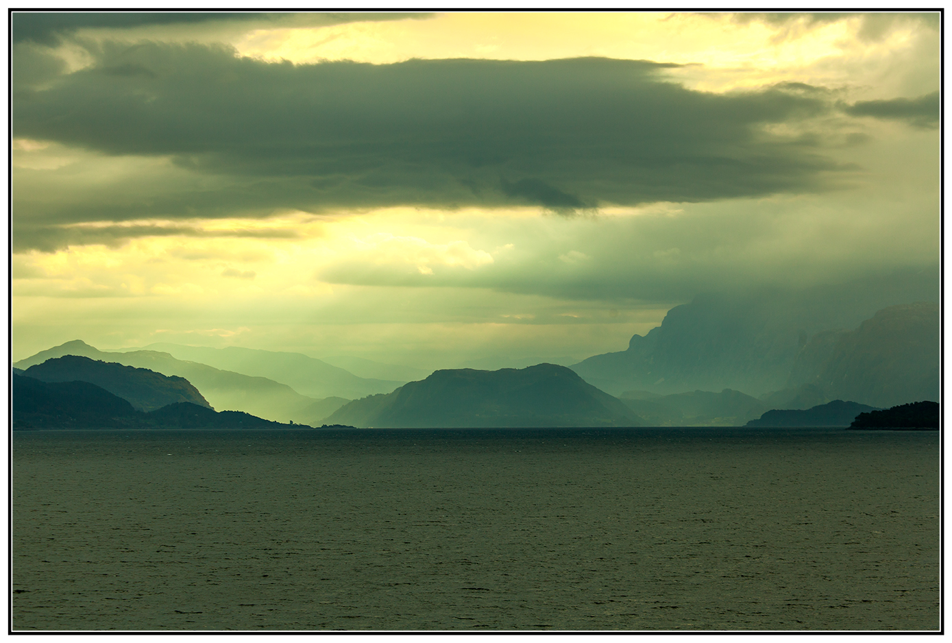 In den Fjorden in der Nähe von Florö