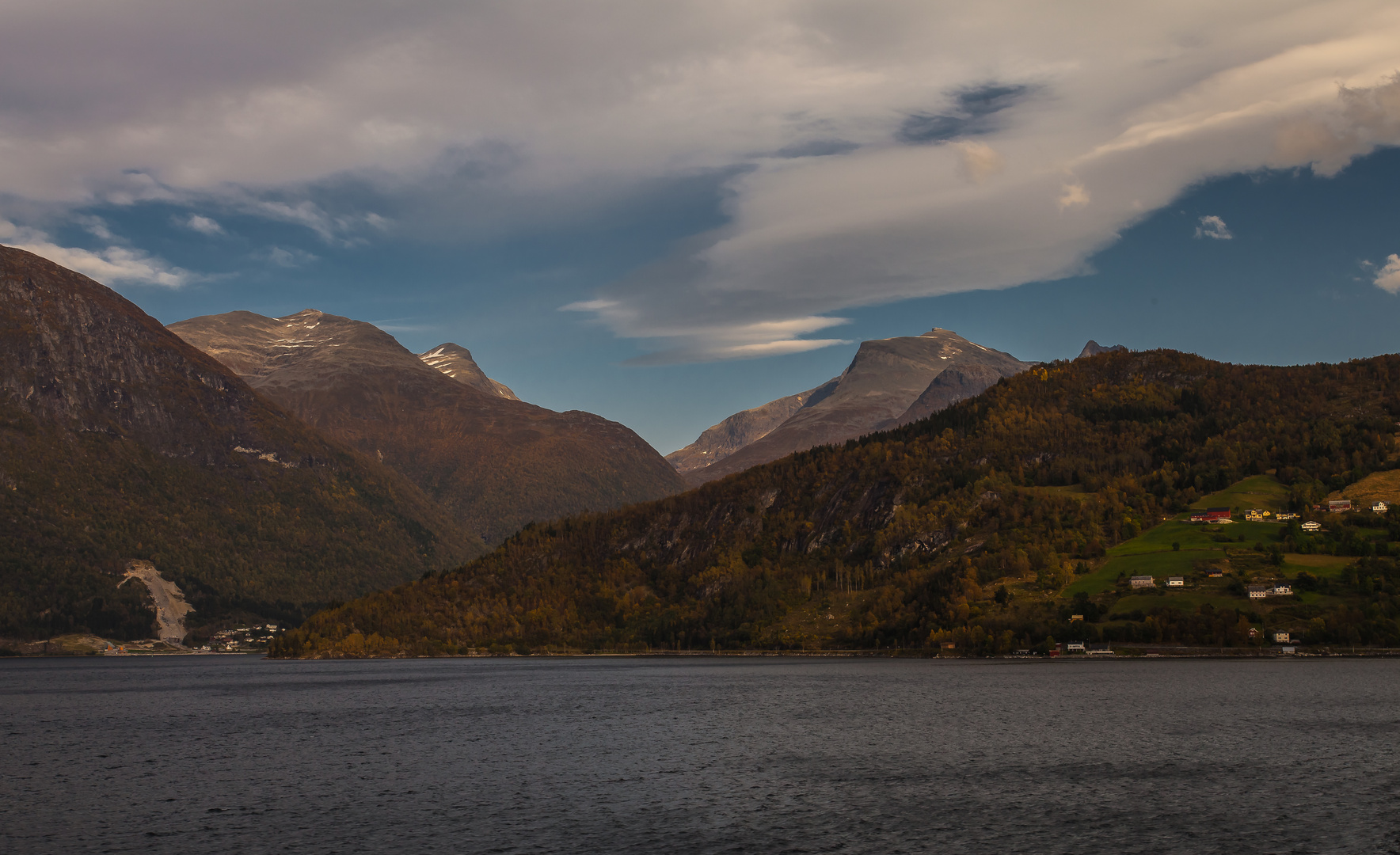 In den Fjorden von Olden