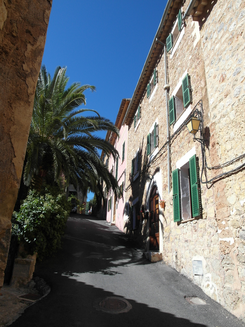 In den Gassen von Deia (Mallorca)