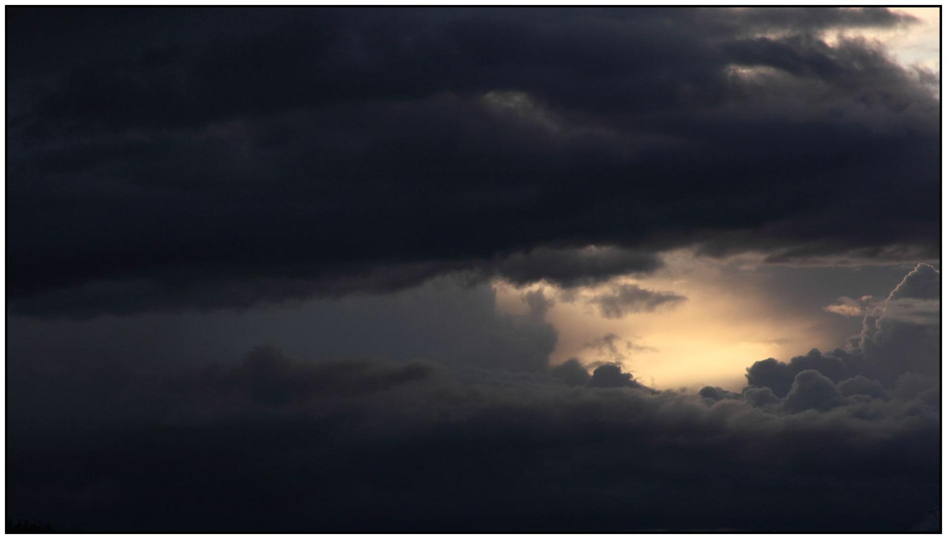 In den letzten Tagen zeigte der Himmel bemerkenswerte Wolkenspiele