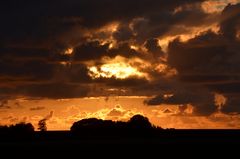 in den Niederlanden brennt der Himmel