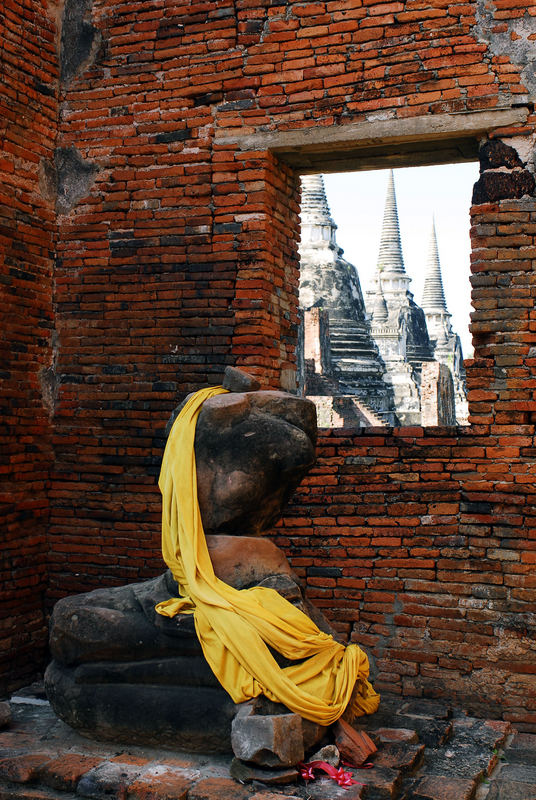 In den Ruinen von Ayutthaya